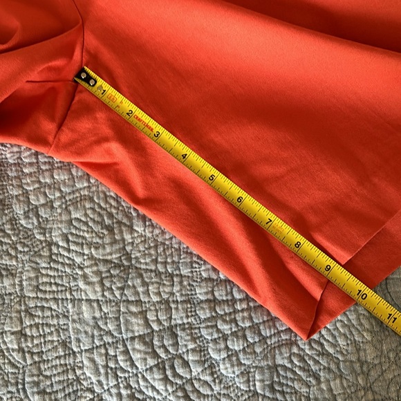 Coral Bermuda Shorts. Size 4 - Picture 9 of 9